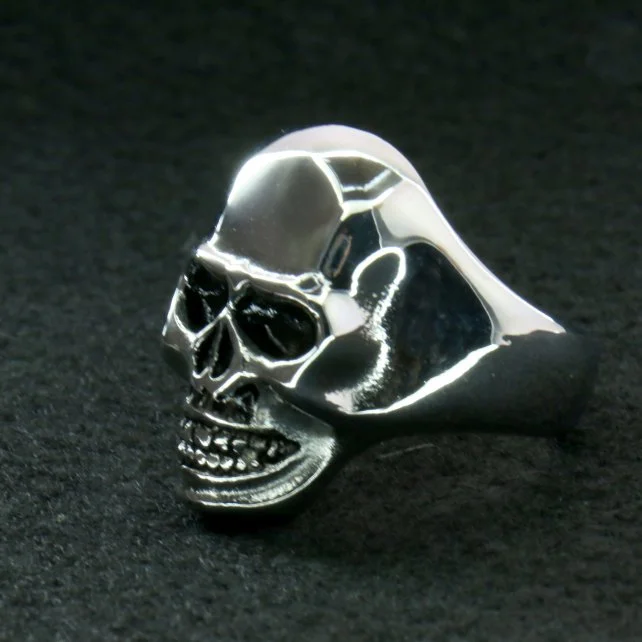 Minimal Classic Hot Leathers JWR2104 Men's Smooth Skull Stainless Steel Ring