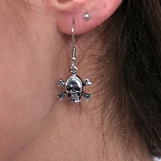 Modern Comfort Hot Leathers JWE1103 Stainless Steel Skull and Crossbones Earrings