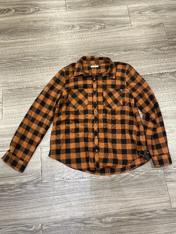 Trendy And Casual Top Long Sleeve By Maurices In Plaid Pattern, Size: M
